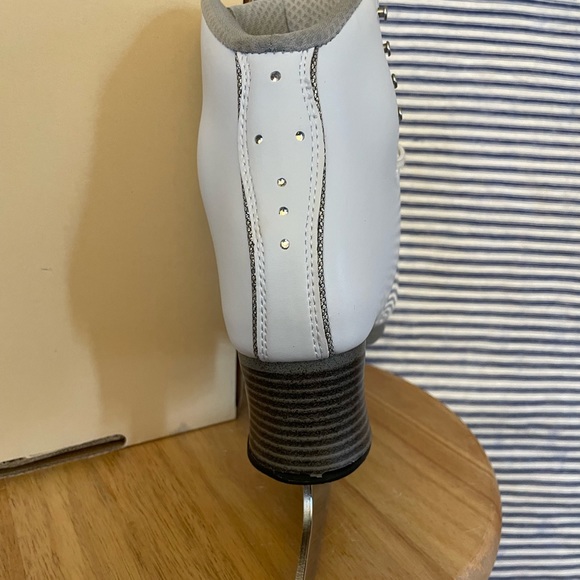 NEW Without Box Jackson Debut Figure Skates Size 6.5R - Picture 10 of 12